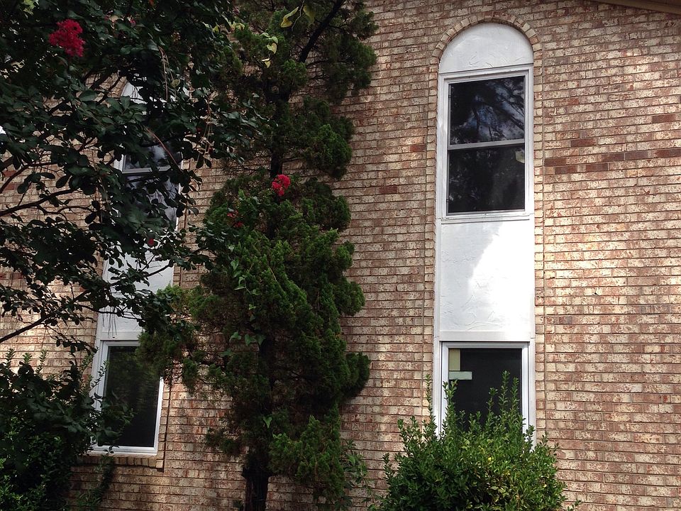 1st image of 162 Creekview Cir