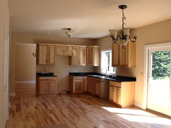 3rd image of 110 Virginia Pl