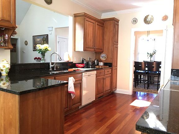 3rd image of 105 Forest Park Dr