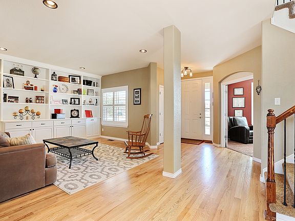 Open Entry/Formal Living 