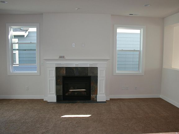 4th image of 1574 14th Pl NE