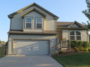 12215 Pebble Beach Dr, Kansas City, KS 66109