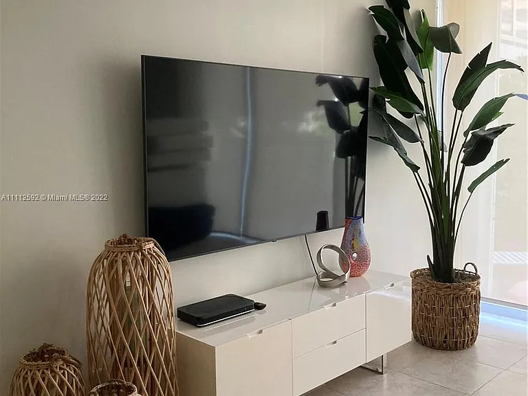 5161 Collins Ave #210 — Photo 8