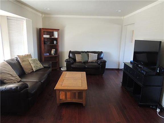 3rd image of 621 Victoria Dr