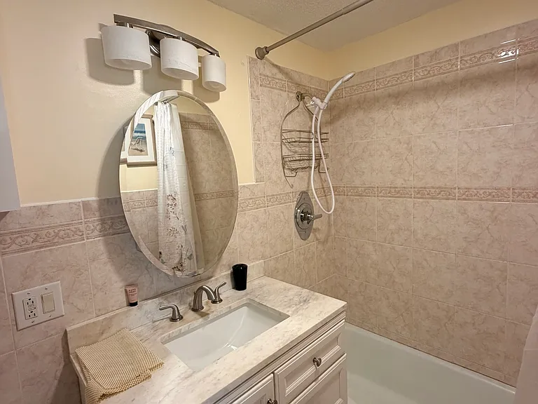 265 Burritt St #105 — Photo 14