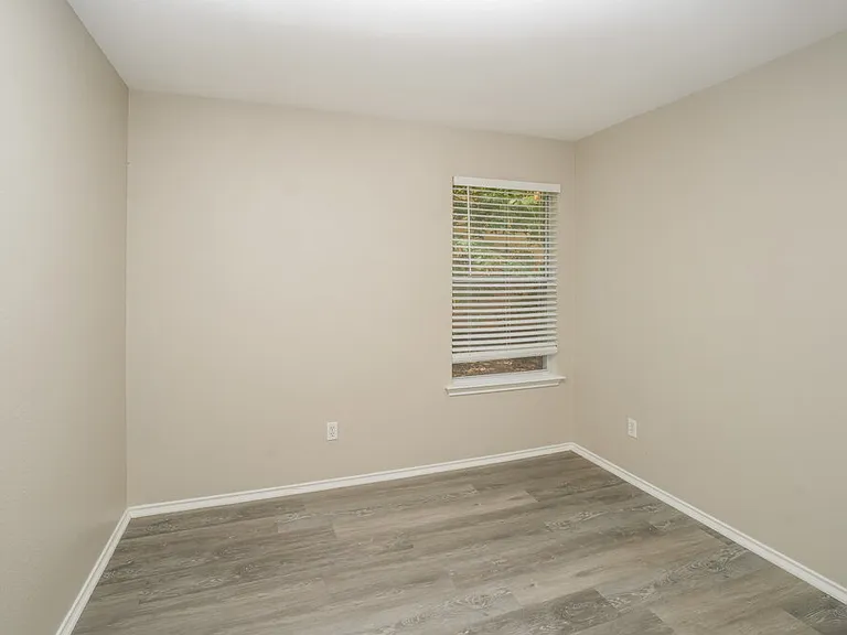 411 Saul St — Photo 14