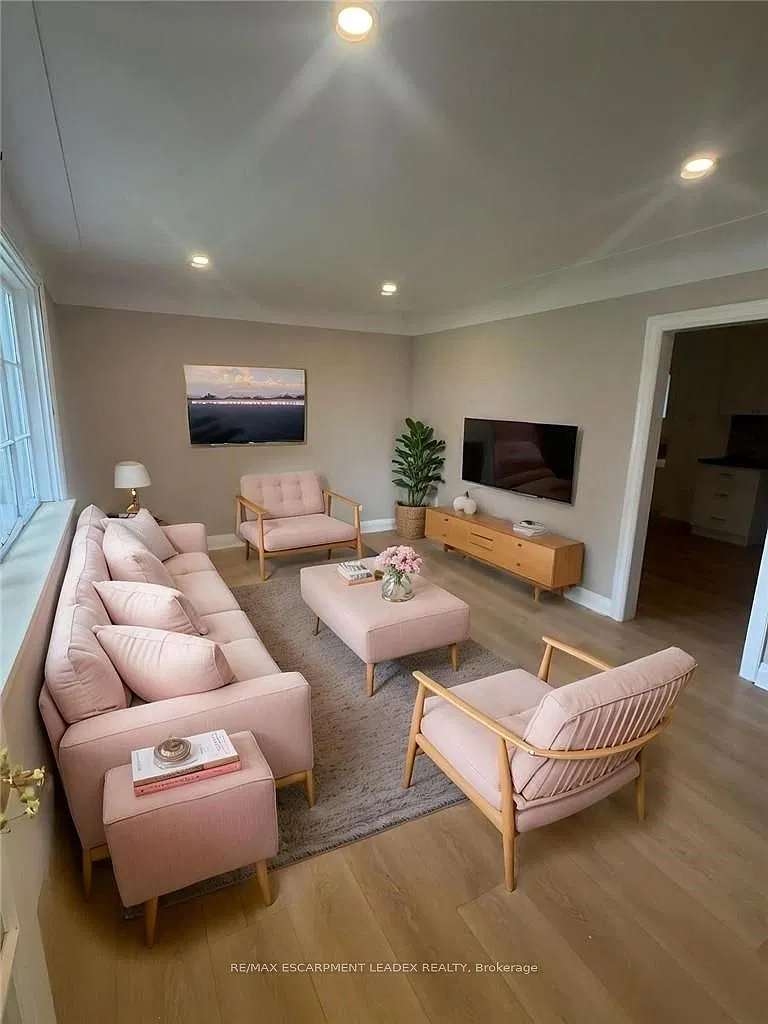 4 bed, $2,750 — Photo 2
