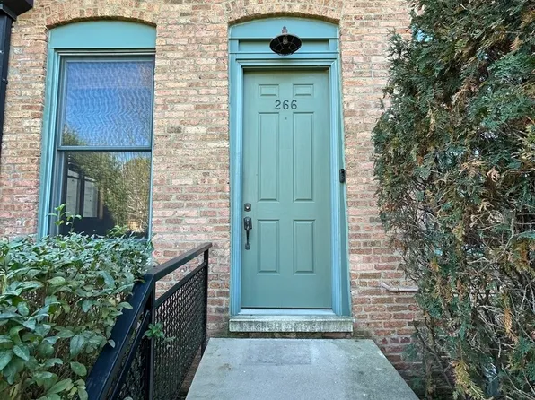 266 Hutchins Ct Unit 266, Woodstock, IL 60098