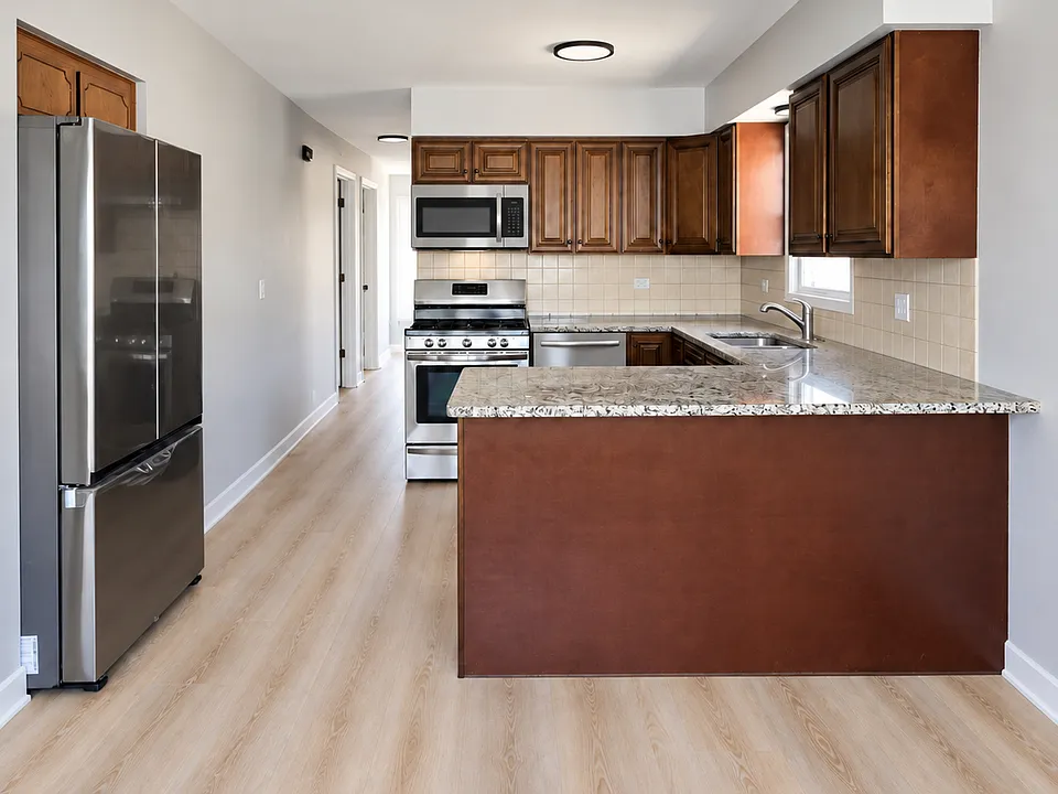 8652 W Catherine Ave #2