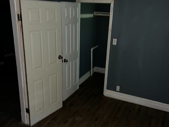 4th image of 8444 S Escanaba Ave Unit 1