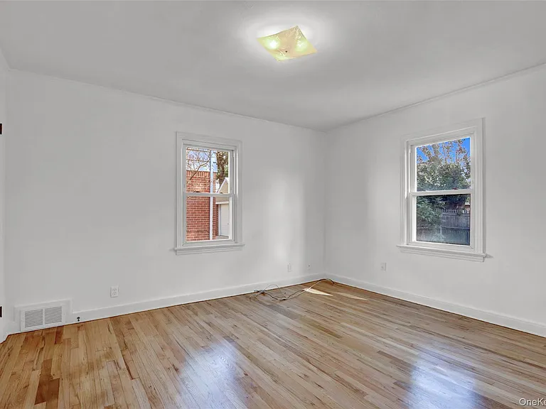 322 Harvard Rd S — Photo 13