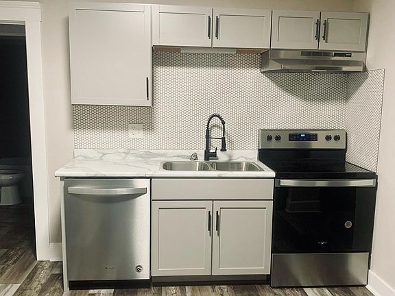 3rd image of 2042 Quail St #2