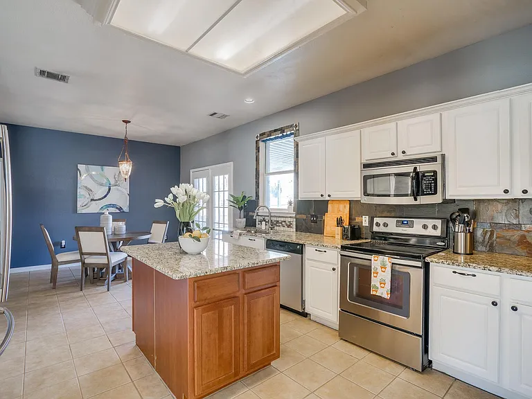 7501 Armstrong Ln — Photo 13