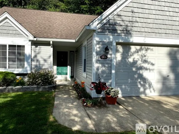 6806 Fox Ln #36, Waterford, MI 48327