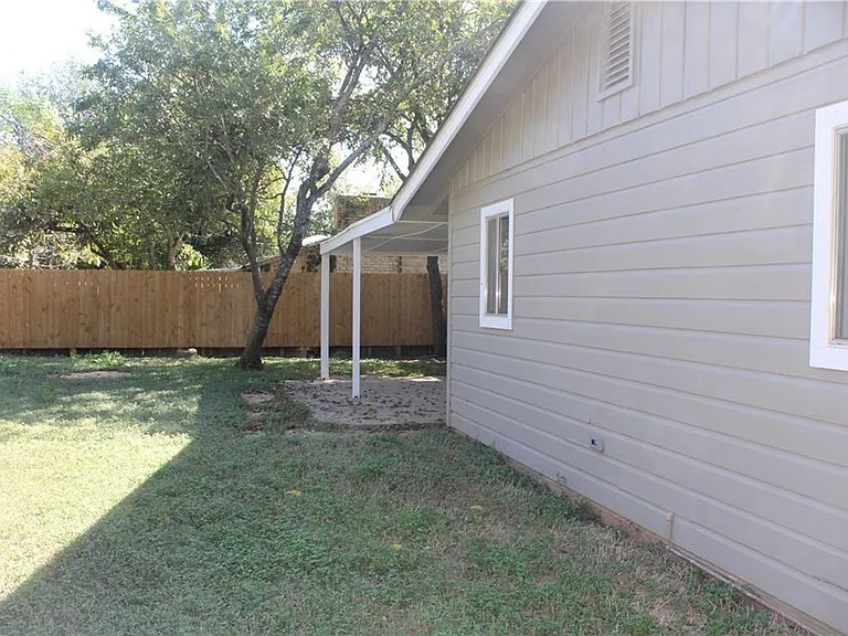 3006 Maplelawn Cir — Photo 10