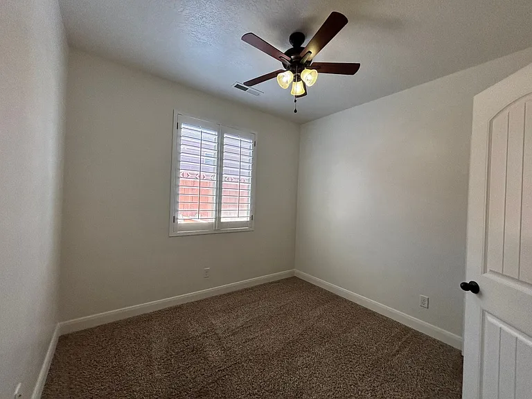 750 W 350 N — Photo 25