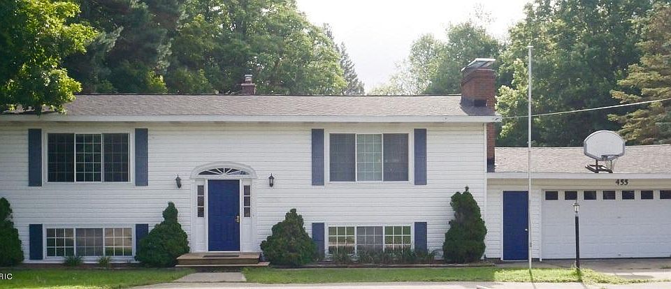 1st image of 455 N 168th Ave