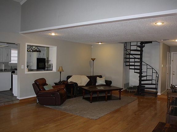 4th image of 8603 Knoxville Ave