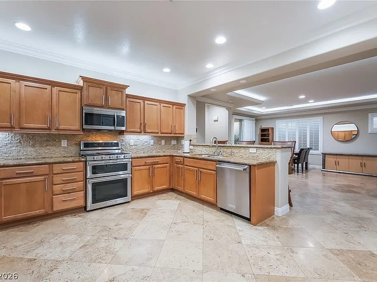 2676 Lochleven Way — Photo 52