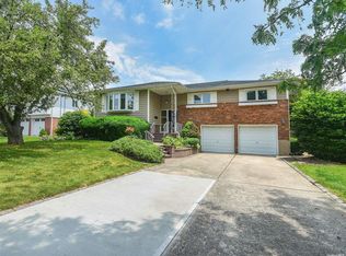 42 Executive Dr, New Hyde Park, NY 11040