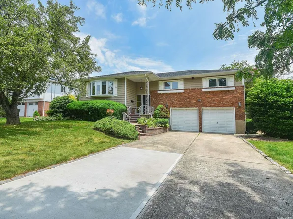 42 Executive Drive, New Hyde Park, NY 11040