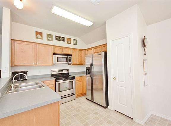 5th image of 238 Chesterfield Cir