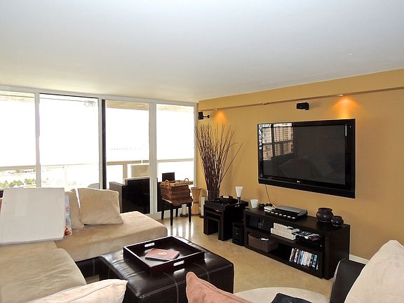 3rd image of 1717 N Bayshore Dr APT 2547