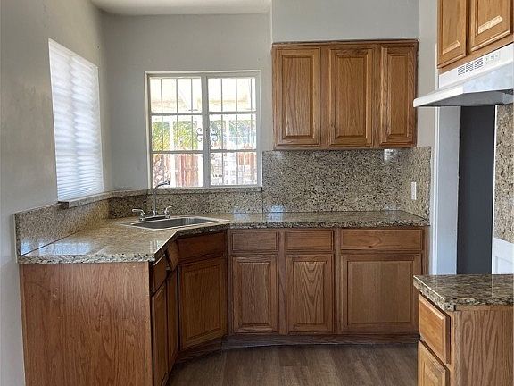5th image of 2410 Poplar Ave