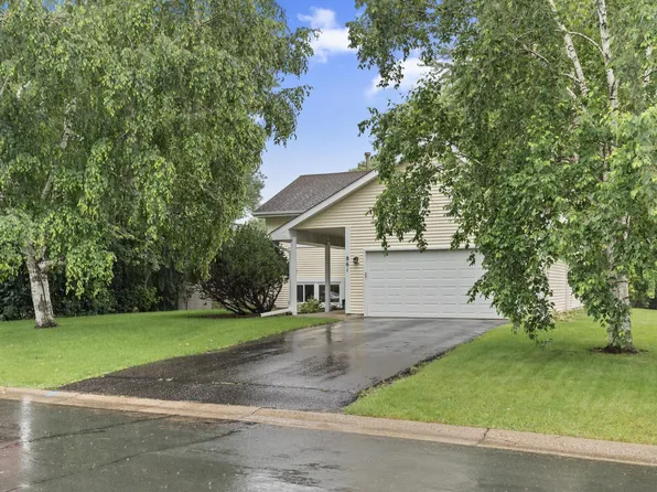 861 Lake Susan Dr, Chanhassen, MN 55317