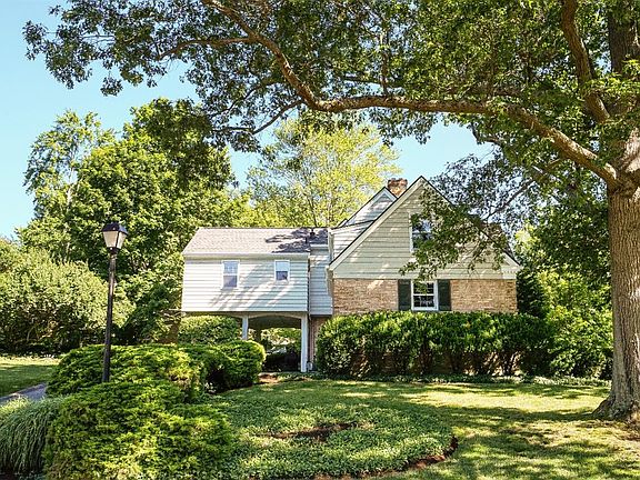 2nd image of 503 Larchmont Dr
