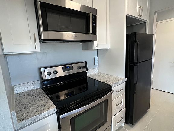 4th image of 303 Ulmer Ct APT 10