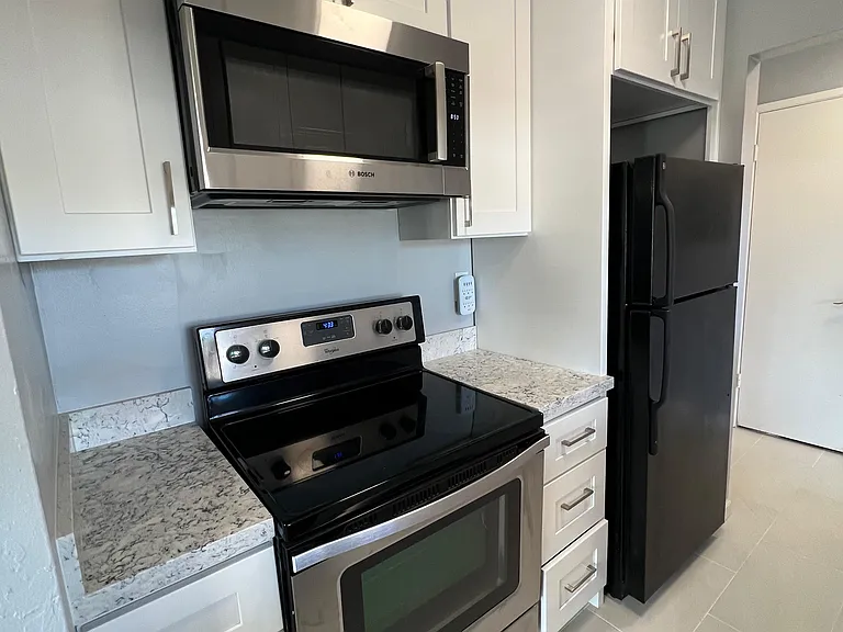 303 Ulmer Ct #10 — Photo 4