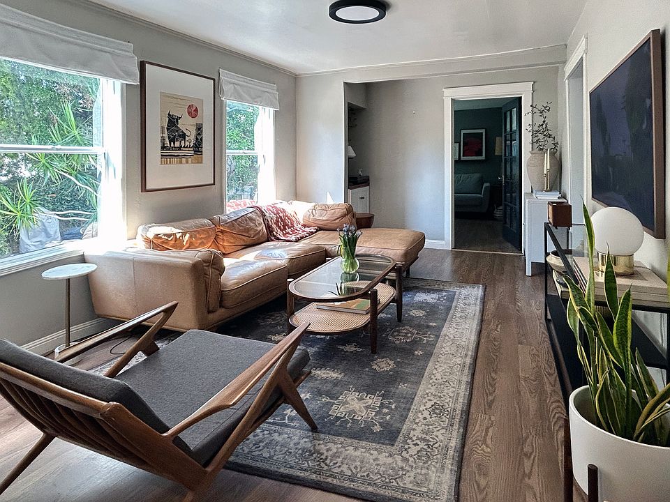 1st image of 2266 1/2 Cove Ave #1/2