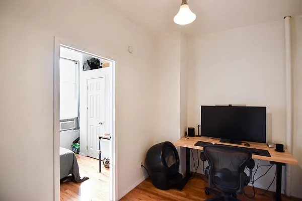 Rented by The Agency | media 10