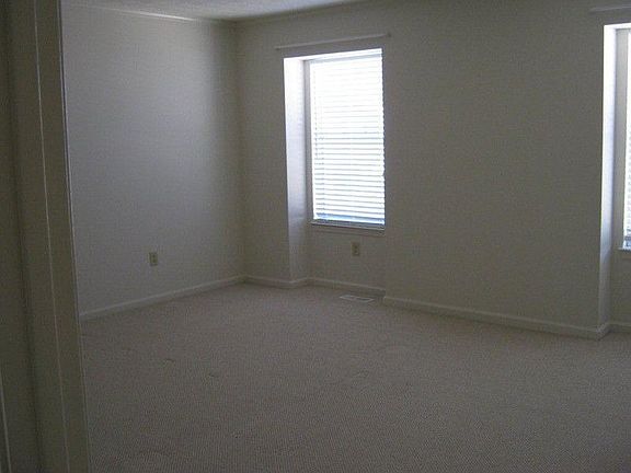 5th image of 707 Woodnote Ln