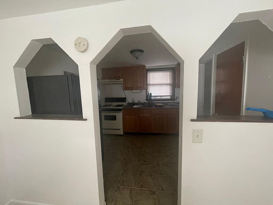 1st image of 33 Appleby Ave #2