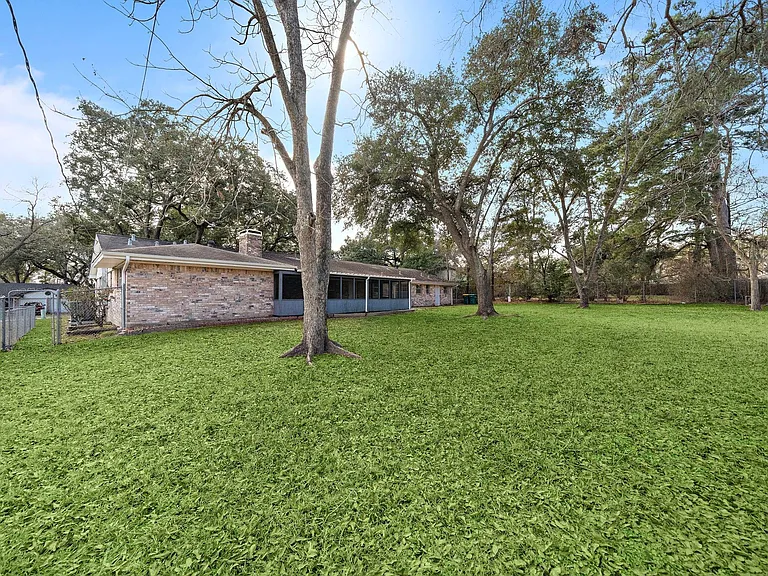 1104 Hillcrest Dr — Photo 18
