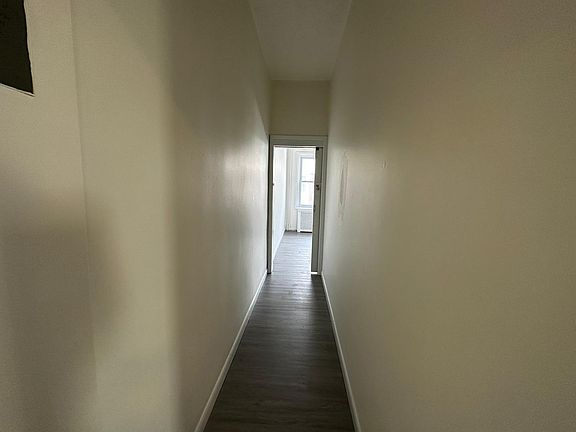 2nd image of 13 Brinsmaid Pl Floor 1