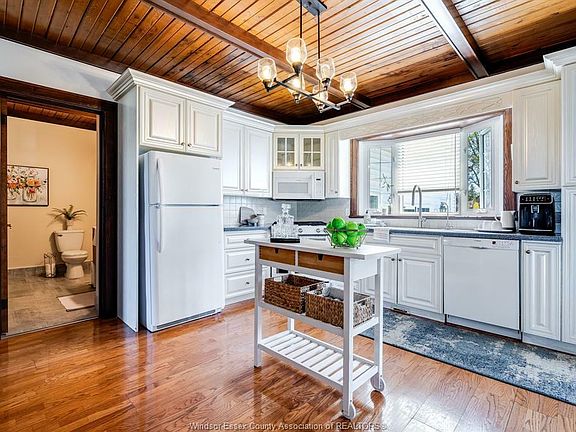 4th image of 3089 Seacliff Dr