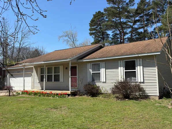 15577 Pine St, Grand Haven, MI 49417