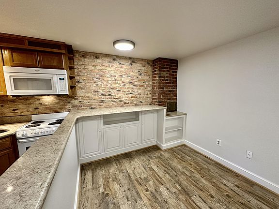 3rd image of 819 S Alfred St #1B