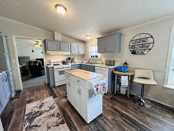 3rd image of 9309 Fairview Dr #448
