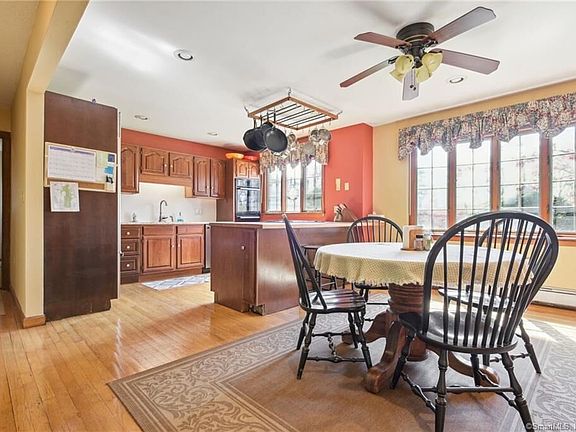 5th image of 33 Laurel Hill Dr E