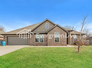 404 Oakley St, Pea Ridge, AR 72751
