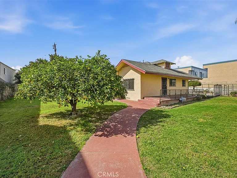 209 N Monterey St — Photo 5