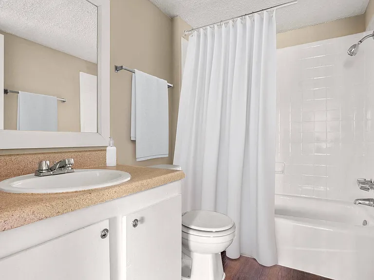 Chevy Chase Apartments — Photo 16