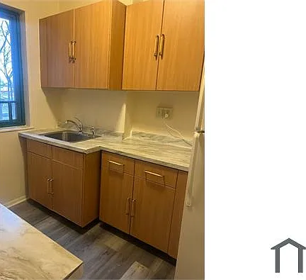 1563 Metropolitan Ave #4A