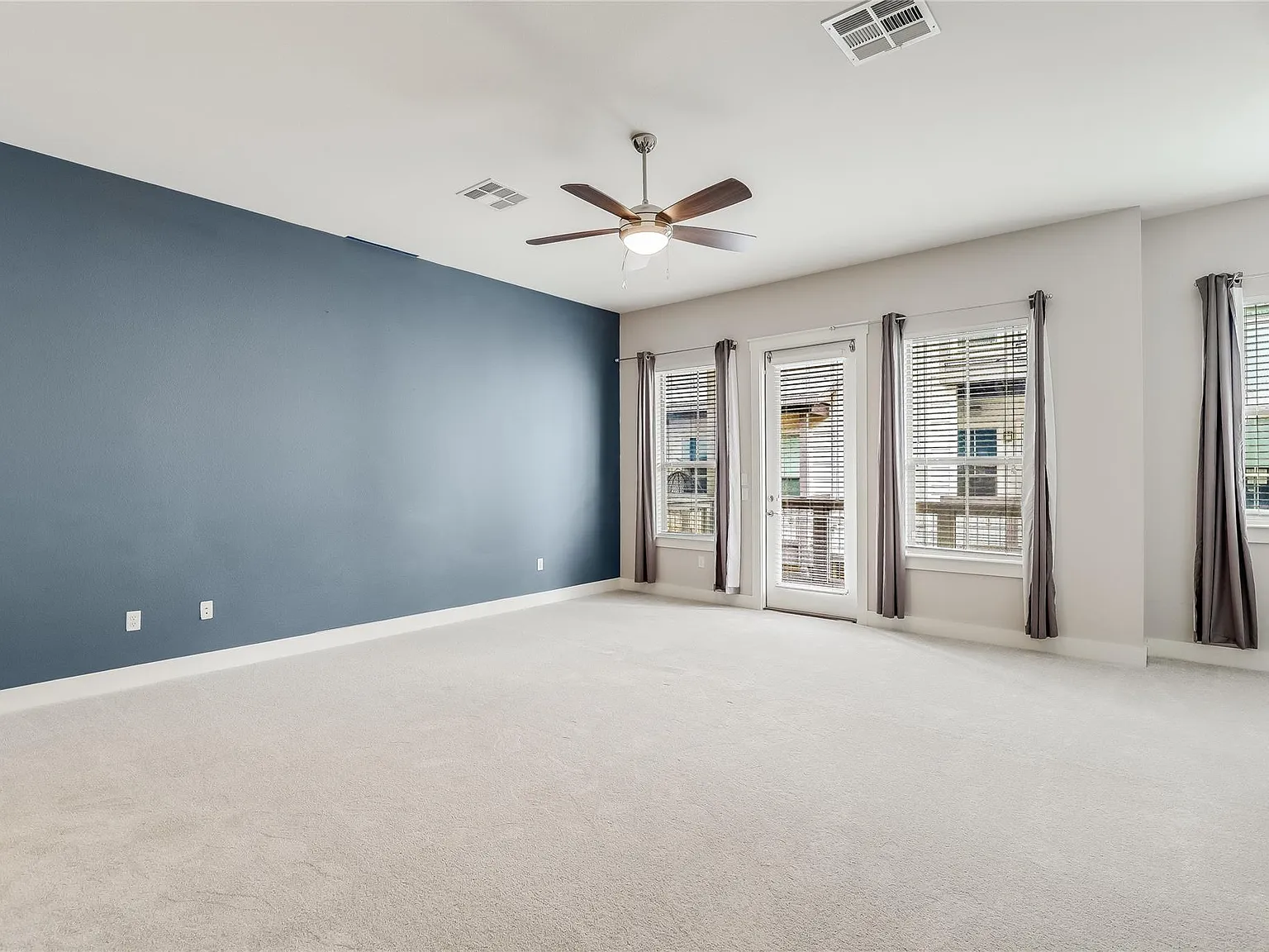 3 bed, 3.5 bath, 2174 sqft, $3,800 — Photo 4