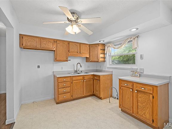 5th image of 7732 Redbird Ln