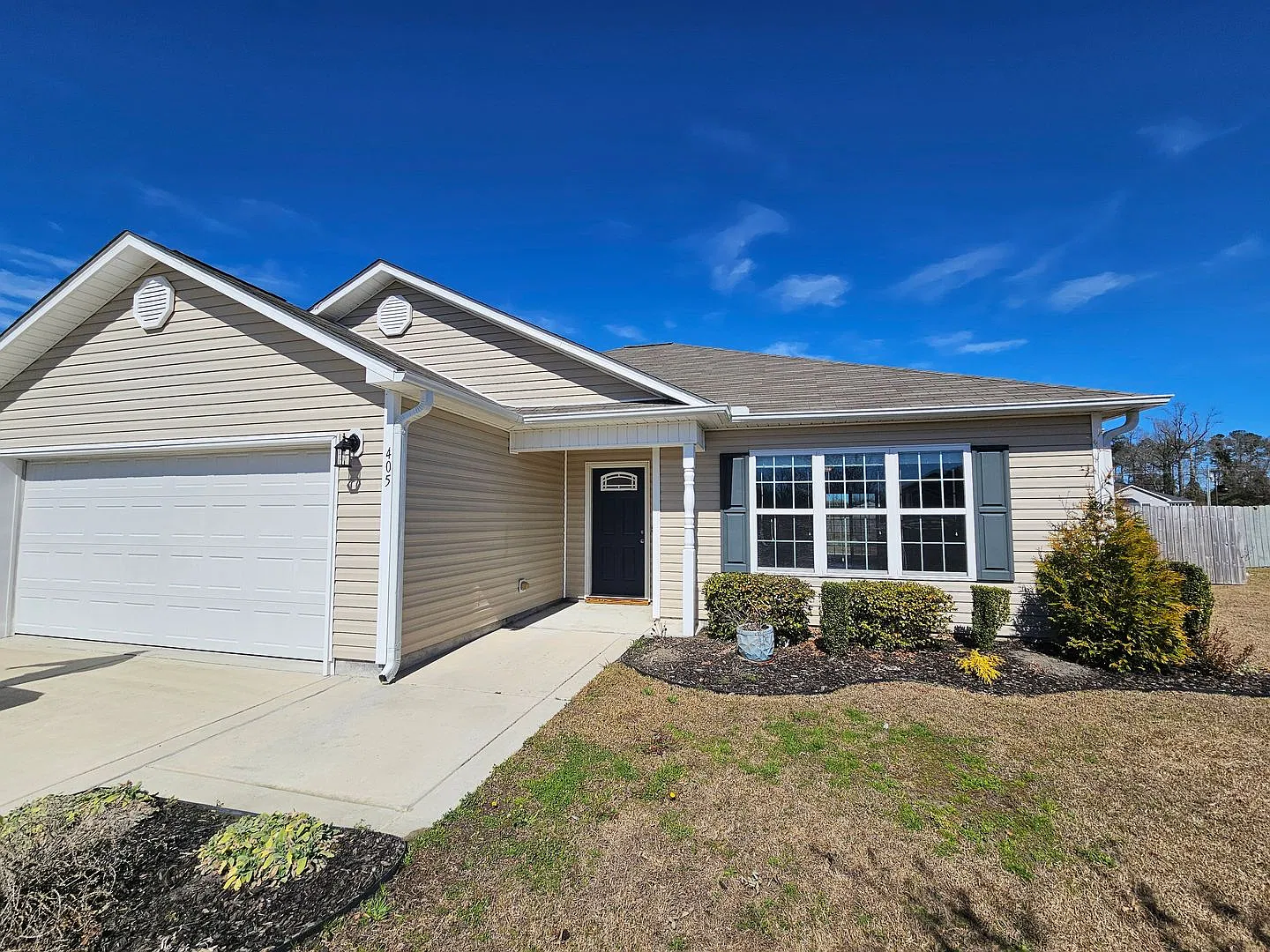 Spacious 3 Bedroom 2 Bathroom Home on Half an Acre — Photo 1